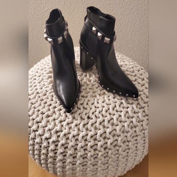 New Charles David Black Studded Bootie Boot size 6 - Picture 2 of 9